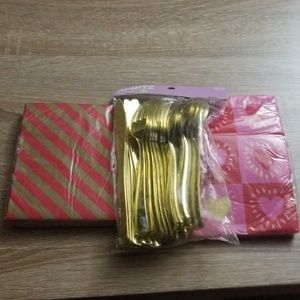 Plastic silverware/napkins
